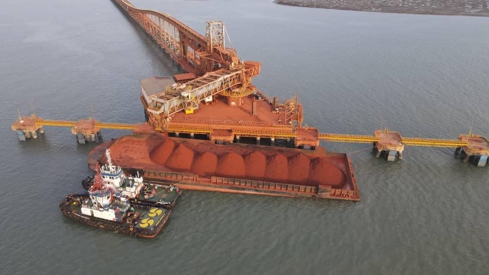 Expédition de bauxite à Kamsar